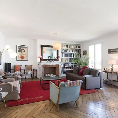 Apartment Veeve - Balcony Over The Tree-lined Boulevard *