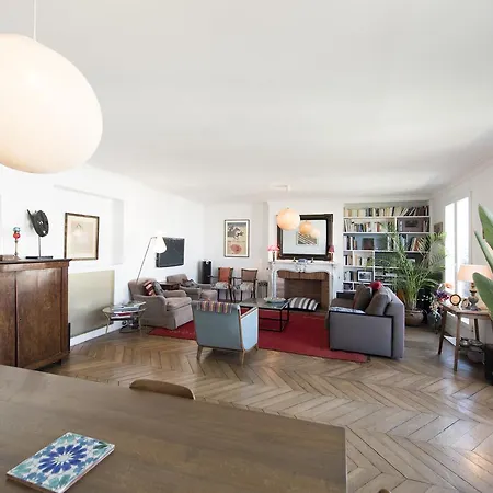 Apartment Veeve - Balcony Over The Tree-lined Boulevard Paris