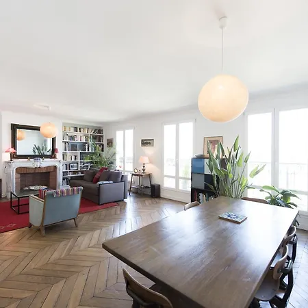 Apartment Veeve - Balcony Over The Tree-lined Boulevard