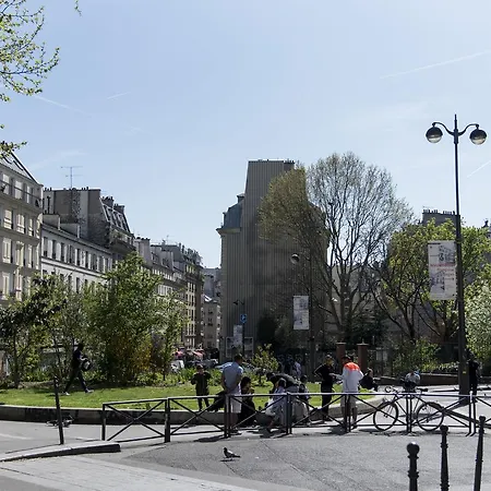 Veeve - Balcony Over The Tree-lined Boulevard Apartment Paris