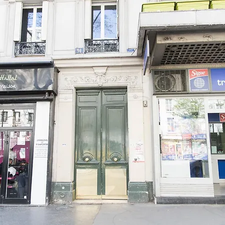 Veeve - Balcony Over The Tree-lined Boulevard Apartment Paris