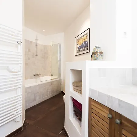 Appartement Veeve - Balcony Over The Tree-lined Boulevard *
